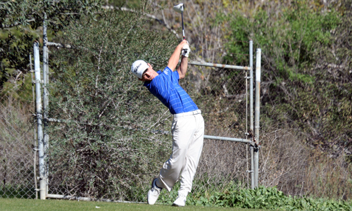 Freshman Ricky Hunter shot a 79 yesterday, as the Owls finished second at the WSC Bakersfield event.