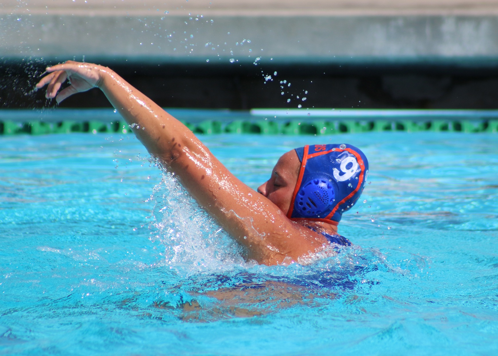 Keylee Burke sends a pass down the pool.