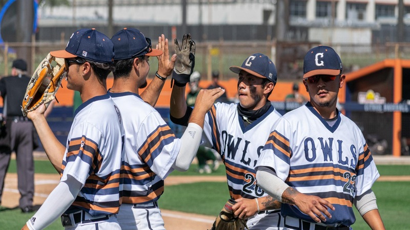 Roman Robles (center) hit one of Citrus' three home runs in a 20-10 victory over Ventura. Photo by Jacob Bramley