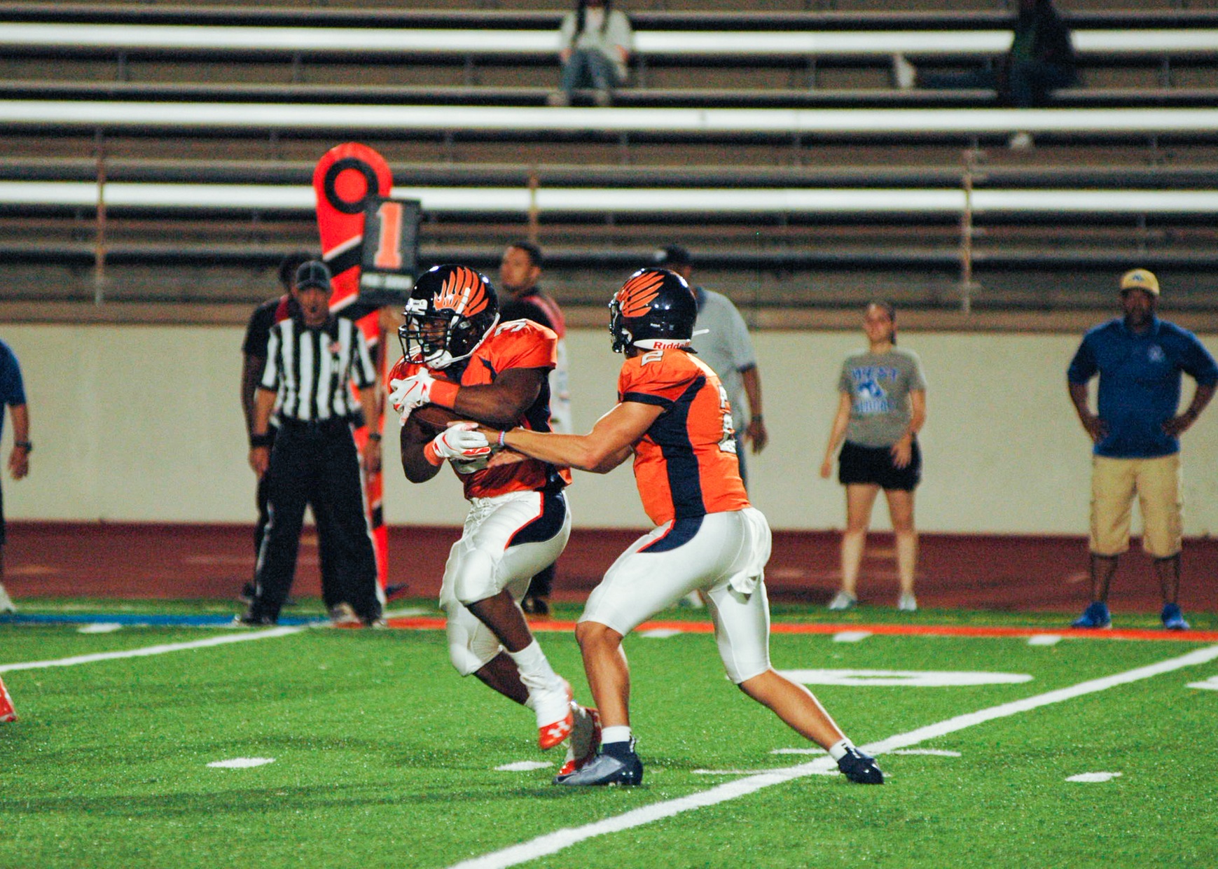 Austin Zavala hands the ball off to Walter Carl. Carl rushed for 99 yards on 16 carries Saturday. Image: Thomas Garcia