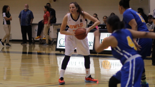 Sophomore Allison Zalin had 11 points, seven rebounds, and a pair of blocks in Citrus' runaway win at Bakersfield. Photo By: Halayna De Avila
