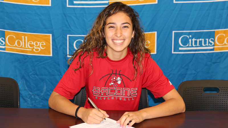 Sophomore Jessica Rosas has signed a scholarship offer with Bacone College (OK). 