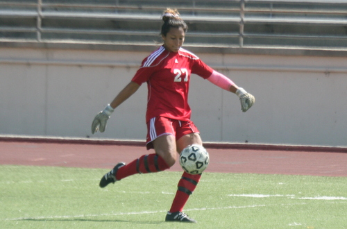 Freshman keeper Dominique Oro notched her third shutout of the year in Citrus' 1-0 win at Bakersfield.