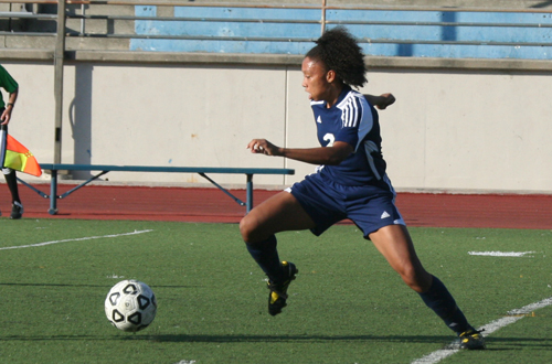 Sophomore Jasmine Williams had the assist in both of Citrus' goals in their 2-1 win against Santa Monica. Photo By: Jerrika Ramirez and Scott Norman