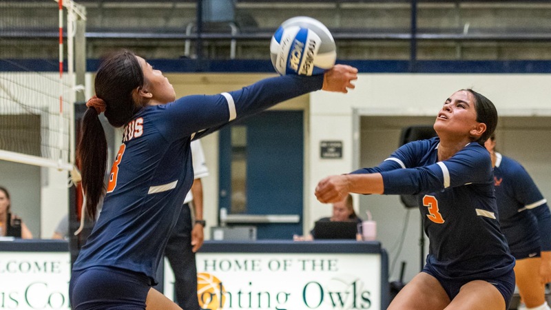 Sabrina Evangelista and Vanessa Marquez led the Owls with 10 digs at Bakersfield. Photo by Jacob Bramley