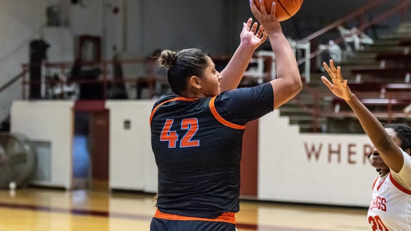 Giselle Garcia-Nunez posted her 12th double-double of the year with 21 points and 11 rebounds. Photo by Jacob Bramley