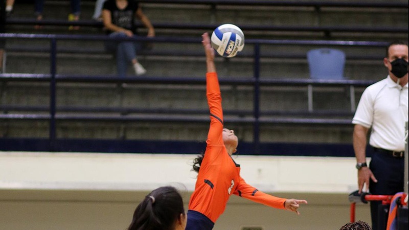 Faith Evaro scored the match-winning point for the Owls over Mt. San Jacinto. Photo by Mike Galvez.